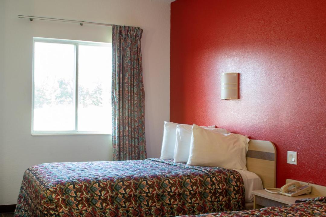 Morgantown Inn & Suites Exteriör bild